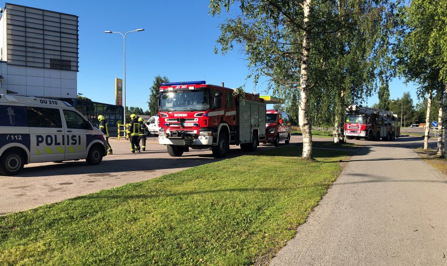 Pelastuslaitoksella operaatio Sievin keskustassa:                                                                                                         Itsetuhoisen henkilön pelastustyö käynnissä