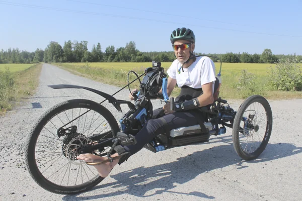 Tepon ajopeli kääntää katseet