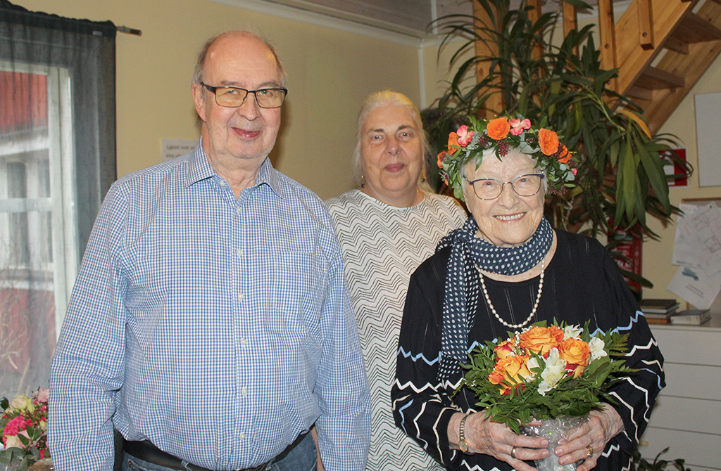 Terttu Nikkarikoski vietti yhdessä sukunsa ja lähimpien ystävien kanssa 95-vuotisjuhliaan pitopalvelu Kiurunkankaalla.