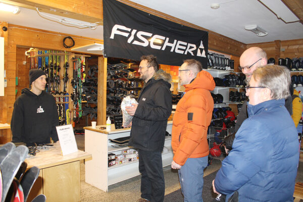 Louekallion avajaiset toi lapsiperheet rinteeseen