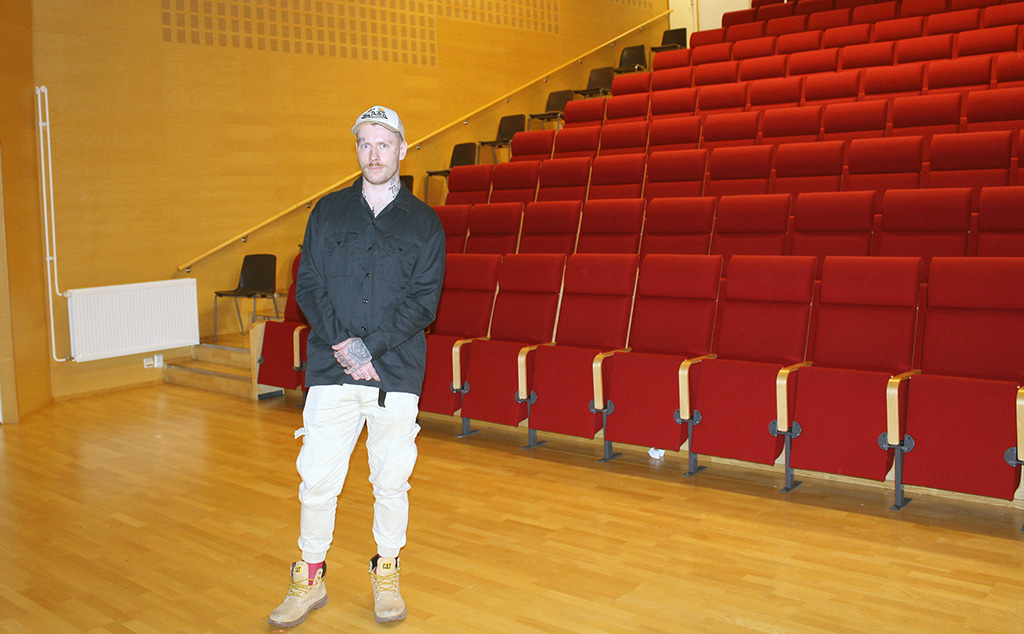 Kokemusasiantuntija Tomas Jouhilampi on kokenut rikkinäisen nuoruuden, nyt aikuisena kokemusasiantuntijana hän varoittaa nuoria väkivaltaiseen käyttäytymiseen ja päihteisiin liittyvista vaaroista.