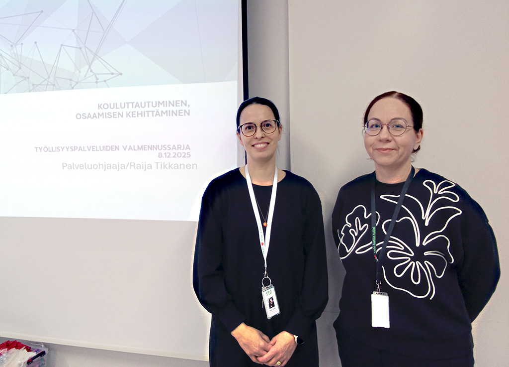 Palveluohjaaja Raija Tikkanen ja työllisyyskoordinaattori Johanna Marjakangas avustavat nuoria työelämän pelisäännöissä ja itselle sopivan työpaikan etsinnässä.