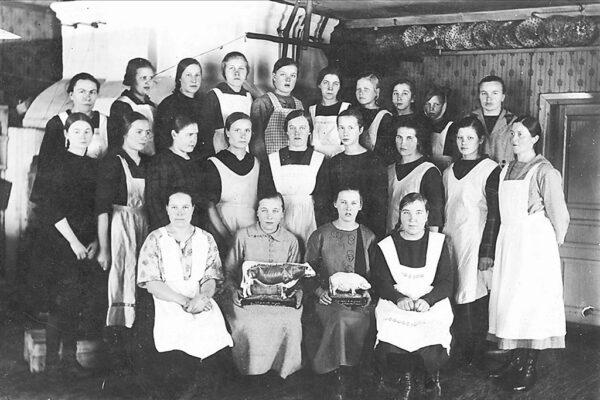 Kyläillassa puhuttiin naisten vaikutuksesta kylän elämään ja heidän tekemästään työstä